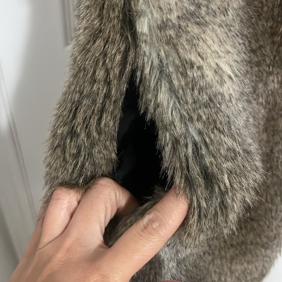 Talulu Faux Fur Vest - Picture 5 of 7